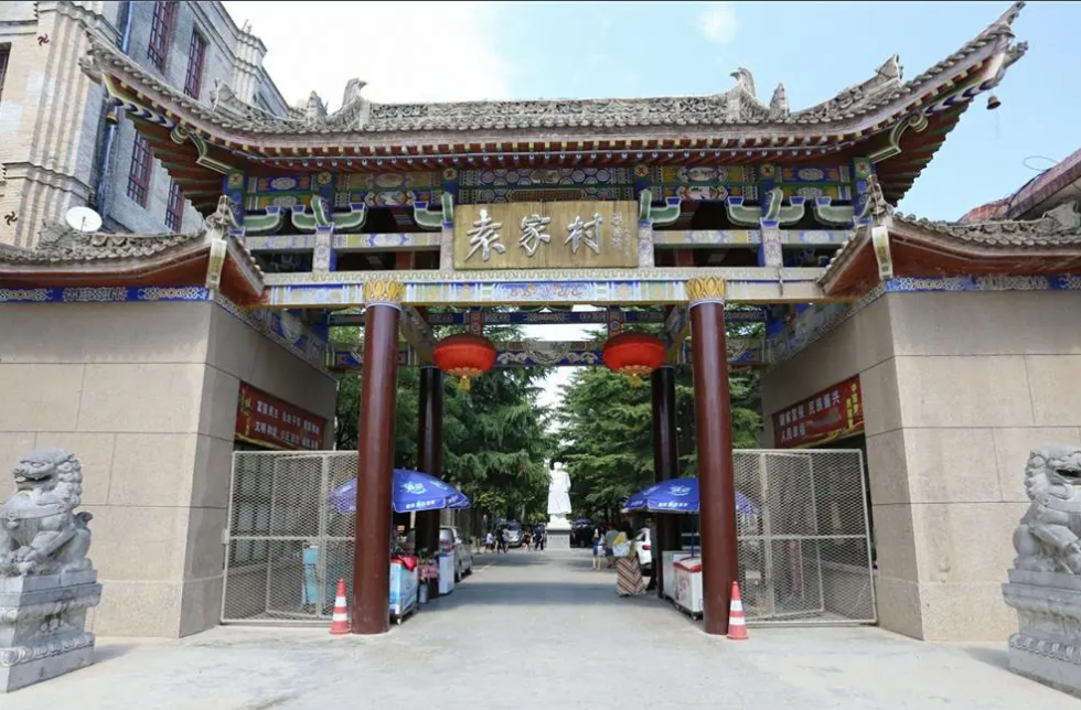 袁家村关中印象体验地：活态民俗与舌尖盛宴